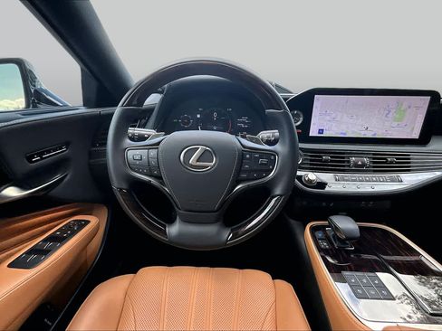 Used 2024 Lexus LS 500 w/ Interior Upgrade Package RWD image 6