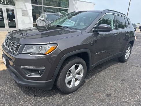 Used 2019 Jeep Compass Latitude AWD/4WD image 2