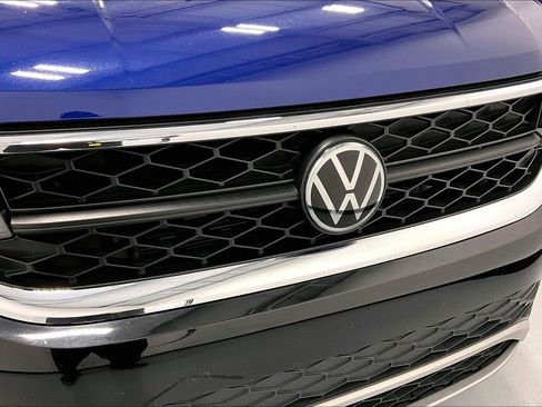 Used 2024 Volkswagen Taos SE image 37