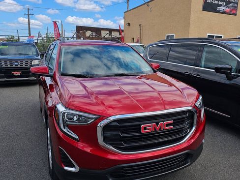 Used 2018 GMC Terrain SLE w/ Driver Convenience Package FWD image 2