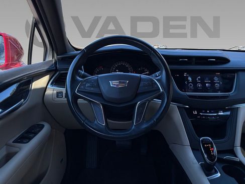 Used 2019 Cadillac XT5 FWD image 10