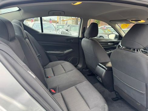 Used 2024 Nissan Altima 2.5 SV image 11