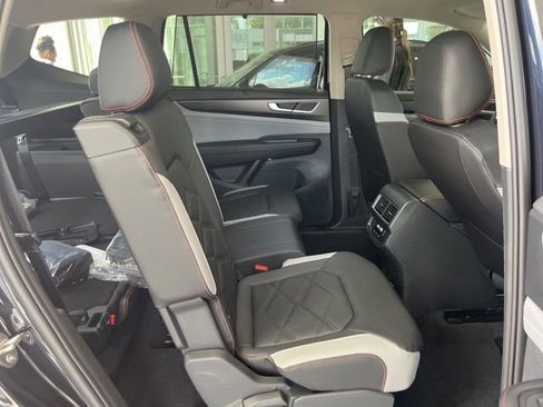 New 2026 Volkswagen Atlas Peak Edition image 31