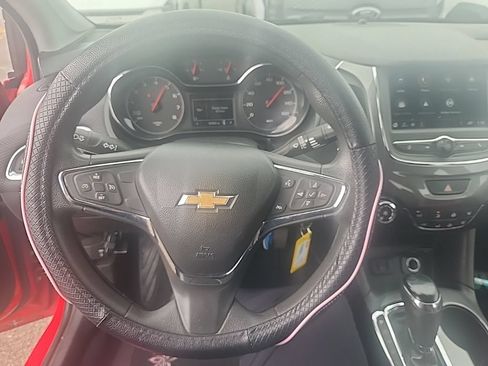 Used 2019 Chevrolet Cruze Sedan FWD image 21
