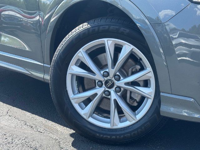 Used 2022 Audi Q3 2.0T Premium Plus w/ Premium Plus Package AWD/4WD image 2