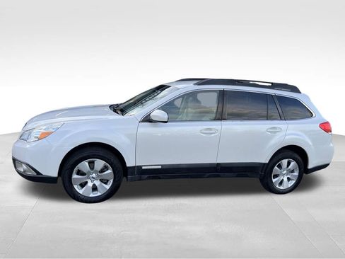 Used 2012 Subaru Outback 3.6R Limited AWD/4WD image 3