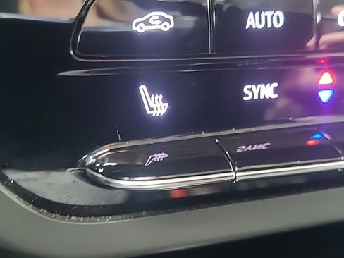 Used 2023 Buick Envision Essence w/ Sport Touring Package AWD/4WD image 26