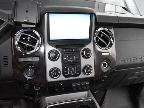 Used 2015 Ford F350 Platinum w/ Platinum Package image 15