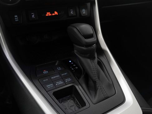 Used 2025 Toyota RAV4 XLE w/ Convenience Package image 25