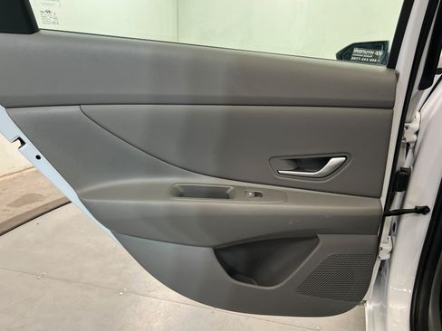 Used 2025 Hyundai Elantra SEL FWD image 19