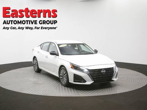 Used 2025 Nissan Altima 2.5 SV FWD image 51
