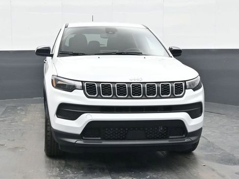 Used 2025 Jeep Compass Sport image 7