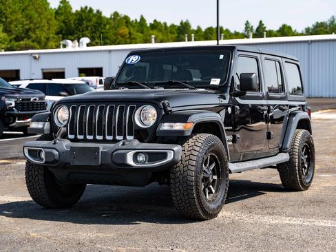 Used 2019 Jeep Wrangler Unlimited Sahara AWD/4WD image 3