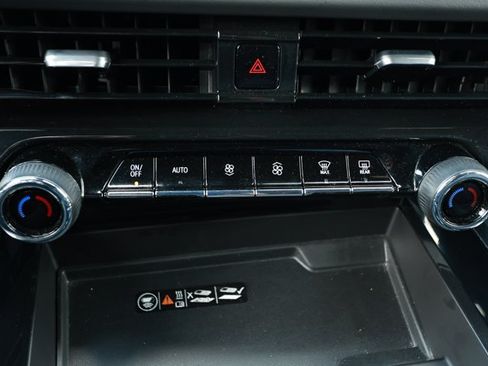 Used 2025 Chevrolet Tahoe LT RWD image 18