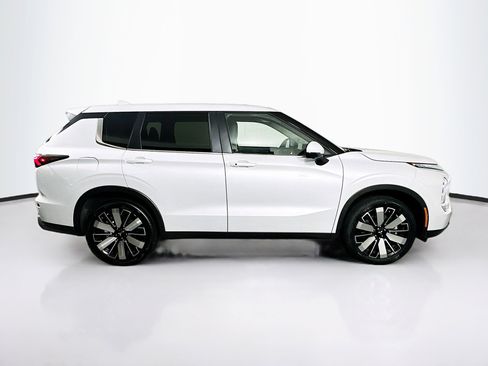 Used 2025 Mitsubishi Outlander SE FWD image 10