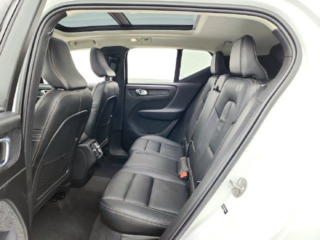 Used 2023 Volvo XC40 B5 Ultimate w/ Climate Package AWD/4WD image 31