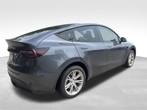 Used 2024 Tesla Model Y Long Range AWD/4WD image 8