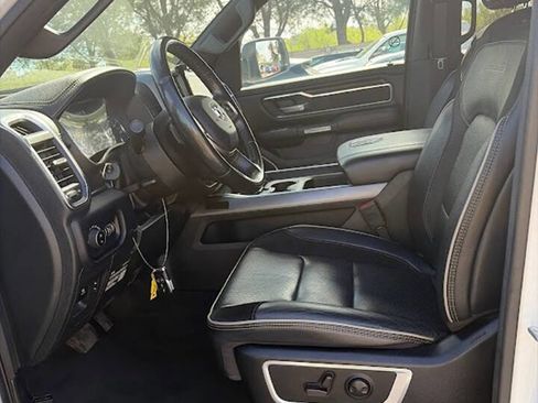 Used 2023 RAM 1500 Laramie AWD/4WD image 10
