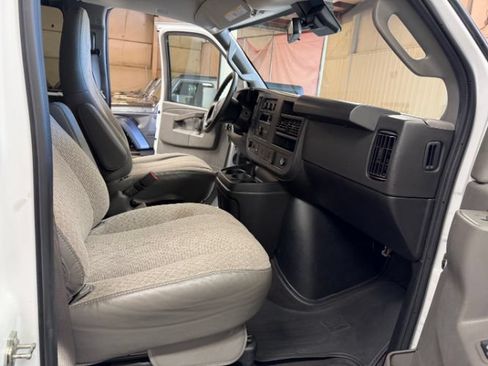 Used 2024 Chevrolet Express 3500 LT w/ LT Preferred Equipment Group RWD image 13