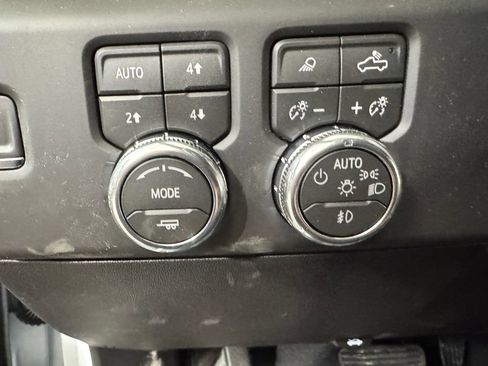 New 2026 GMC Sierra 2500 AT4 w/ AT4 Premium Plus Package AWD/4WD image 23