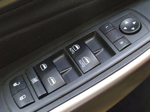 Used 2019 Jeep Cherokee Limited image 27