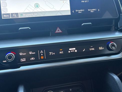 Used 2025 Kia Sportage EX w/ Premium Package image 25