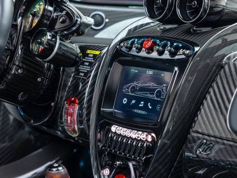 Used 2020 Pagani Huayra image 25