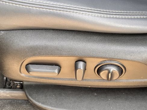 Used 2022 Buick Enclave Essence w/ Experience Buick Package FWD image 26