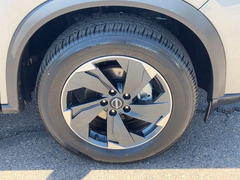 Certified 2025 Nissan Rogue SV image 8