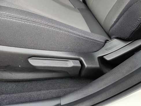 Used 2025 Subaru Crosstrek 2.0i image 14