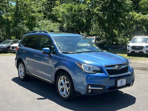Used 2017 Subaru Forester 2.5i Touring AWD/4WD image 3
