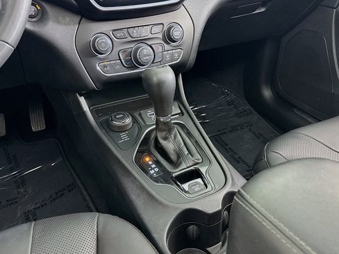 Used 2021 Jeep Cherokee Limited image 5