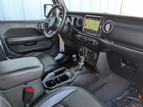 Used 2020 Jeep Wrangler Unlimited Sahara image 31