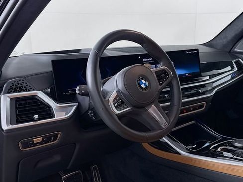 Used 2023 BMW X7 xDrive40i w/ M Sport Package image 9