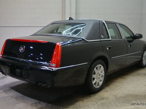Used 2010 Cadillac DTS Premium w/ Driver Awareness Package image 4
