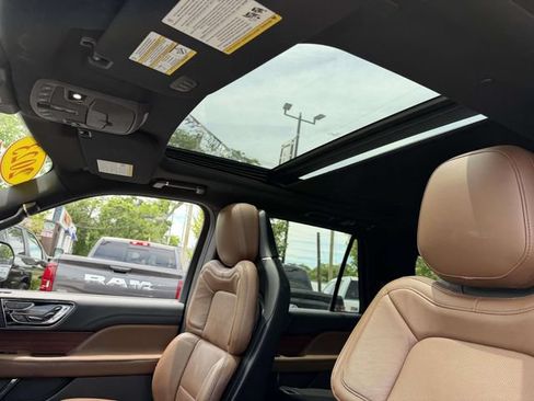 Used 2023 Lincoln Navigator Reserve w/ Monochromatic Package AWD/4WD image 10