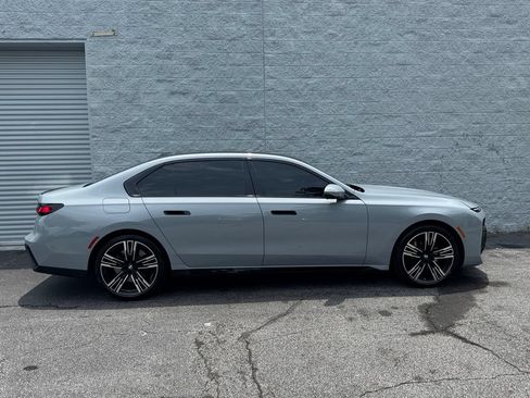 Used 2023 BMW 740i w/ Parking Assistance Package RWD image 7
