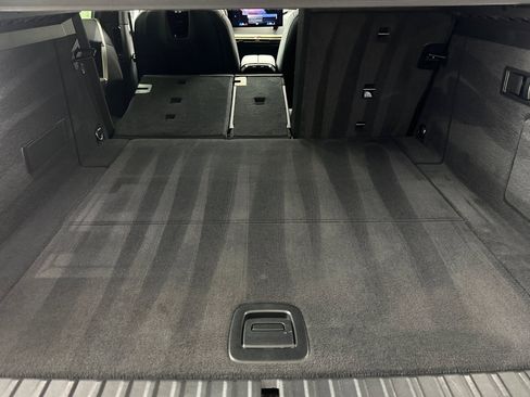 Used 2023 BMW iX xDrive50 w/ Sport Package image 32