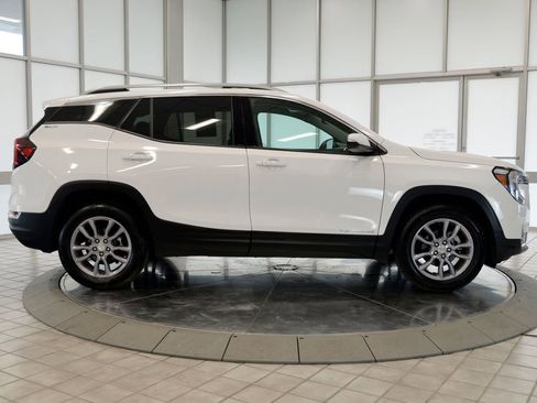 Used 2023 GMC Terrain SLT AWD/4WD image 9