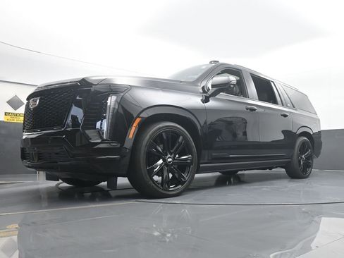 Used 2025 Cadillac Escalade ESV Sport w/ Touring Package image 68