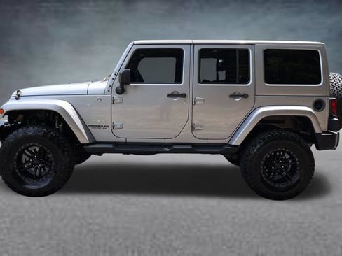 Used 2015 Jeep Wrangler Unlimited Sahara AWD/4WD image 4