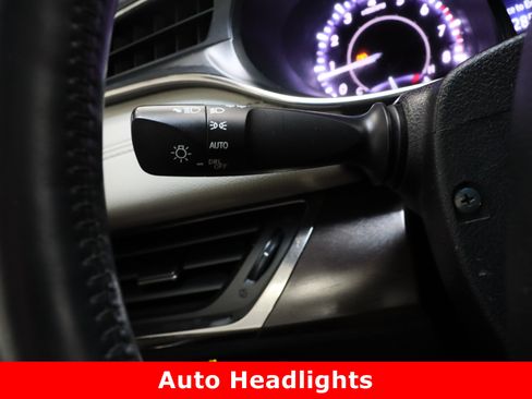 Used 2018 Toyota Avalon Limited image 28