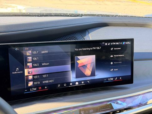 Used 2024 BMW i7 xDrive60 image 31