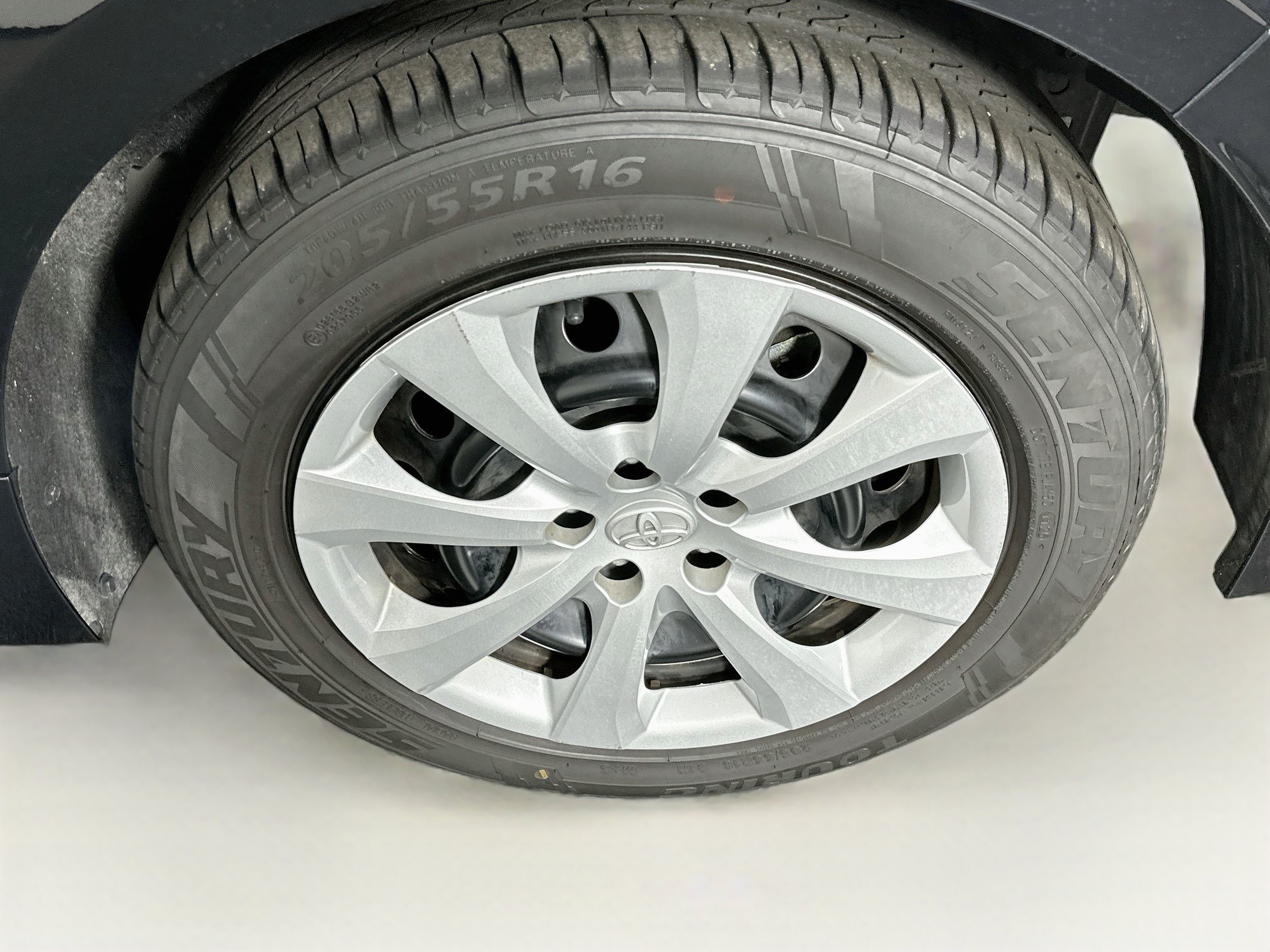 Used 2025 Toyota Corolla LE FWD image 11