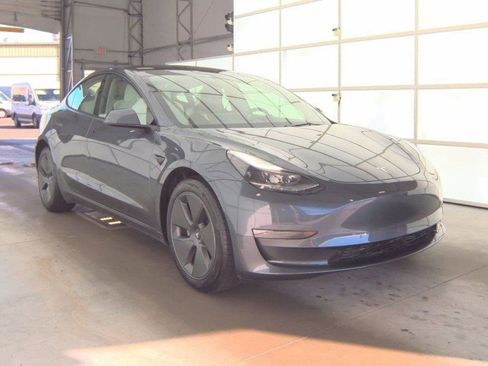Used 2023 Tesla Model 3 Standard Range image 1
