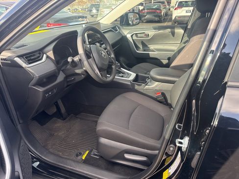 Used 2025 Toyota RAV4 LE image 5