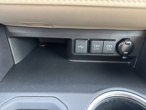 Used 2021 Toyota Highlander XLE image 41