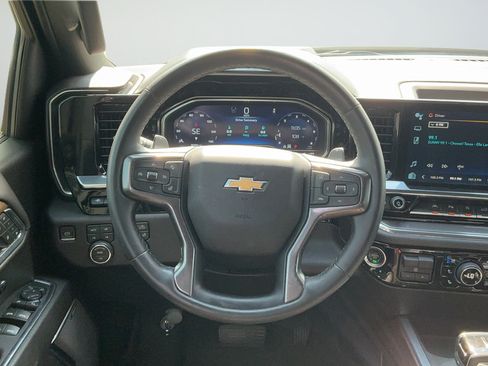 Used 2023 Chevrolet Silverado 1500 High Country w/ Technology Package AWD/4WD image 9
