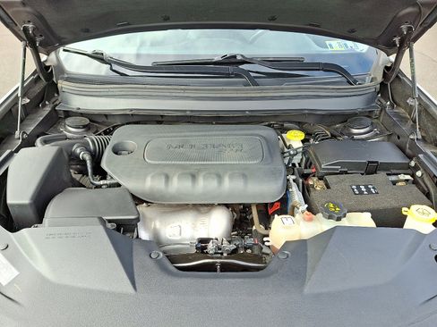 Certified 2021 Jeep Cherokee Latitude Plus w/ Sun & Sound Group image 29