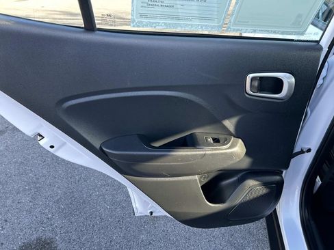 Used 2023 Hyundai Venue SEL image 19